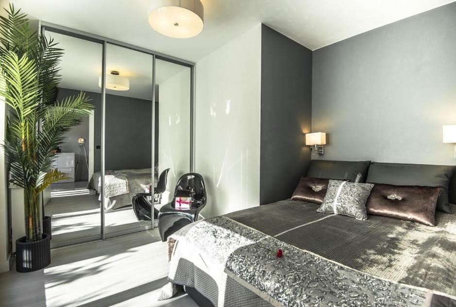 Garden Apartment Cracow- Shopping Mall 1Min, Underground Parking, Family Friendly, City Center Cracovie Extérieur photo