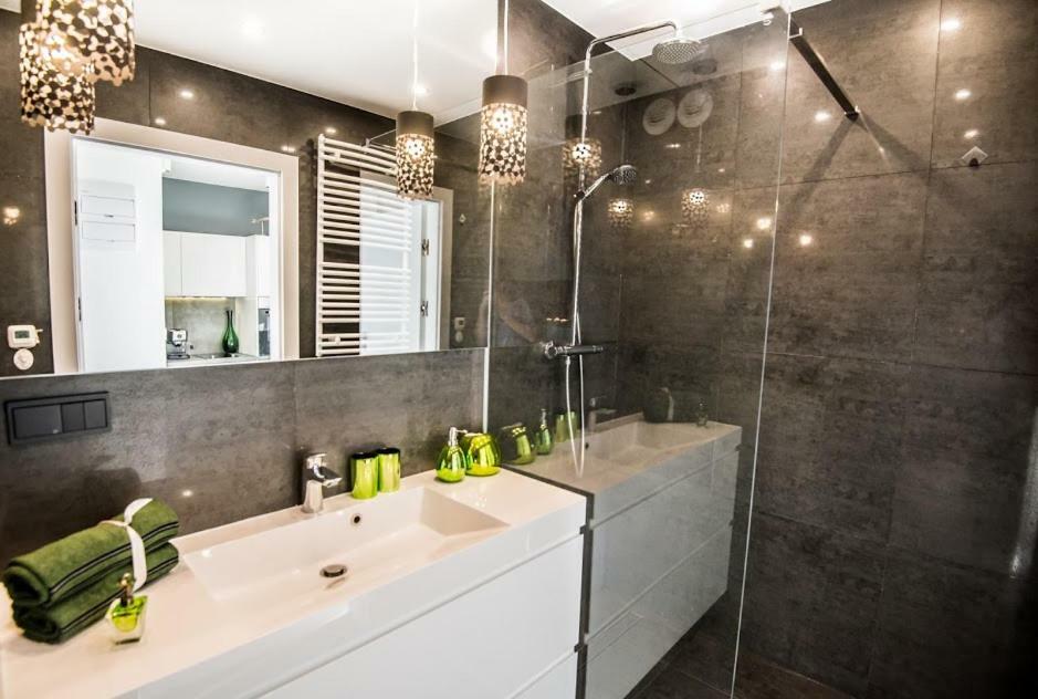 Garden Apartment Cracow- Shopping Mall 1Min, Underground Parking, Family Friendly, City Center Cracovie Extérieur photo